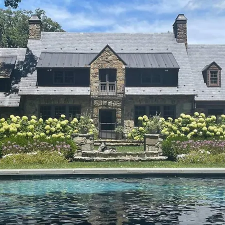Historic Middleburg Equestrian Estate Villa